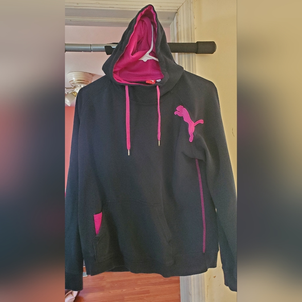 Large pullover puma hoodie